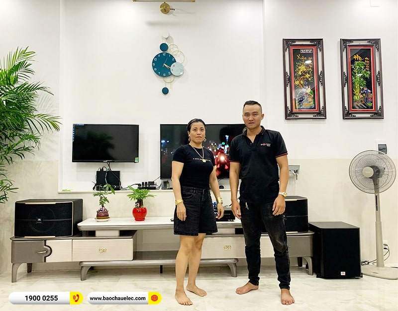 Dàn karaoke gia đình anh Chung