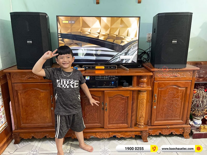 Dàn karaoke gia đình anh Nghị