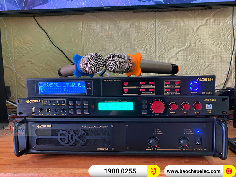 Dàn karaoke gia đình anh Nhàn