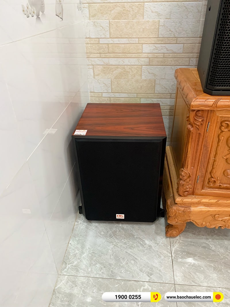 Dàn karaoke gia đình anh Tuân