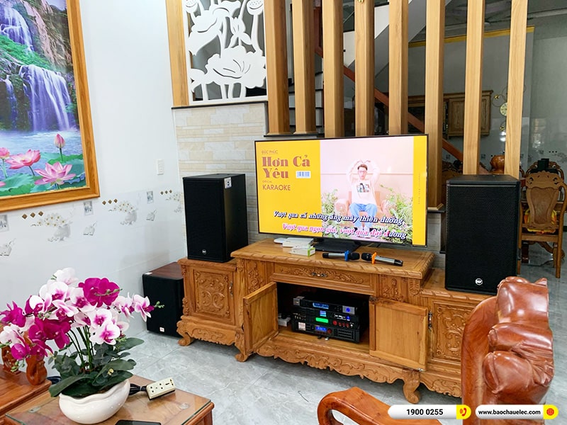 Dàn karaoke gia đình anh Tuân
