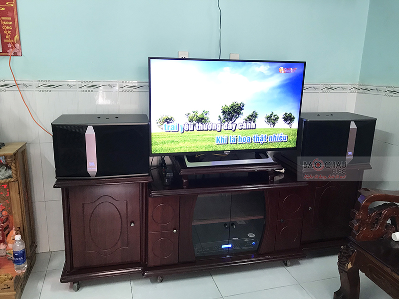 Dàn karaoke gia đình anh Hậu h4