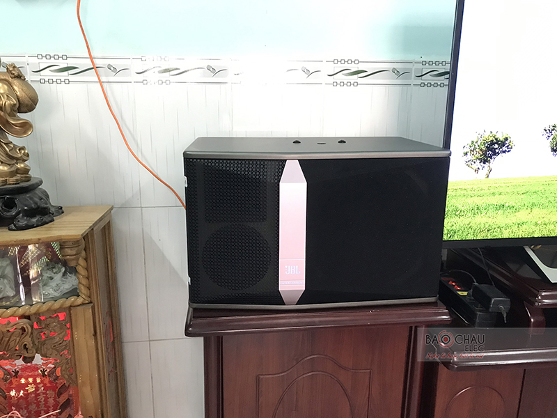 Dàn karaoke gia đình anh Hậu