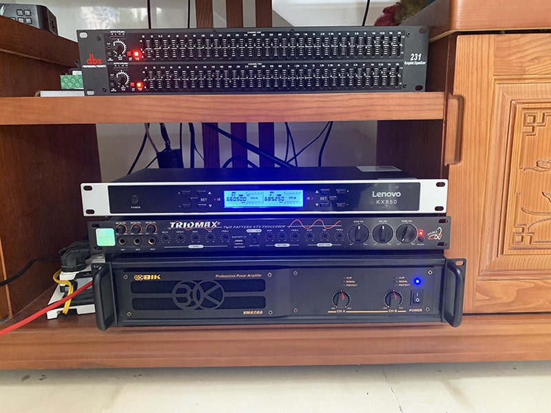 Dàn karaoke gia đình anh Sơn