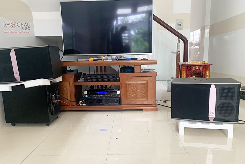 Dàn karaoke gia đình anh Sơn