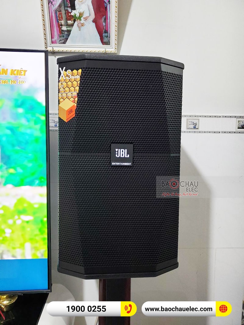 Dàn karaoke gia đình cô Dung 
