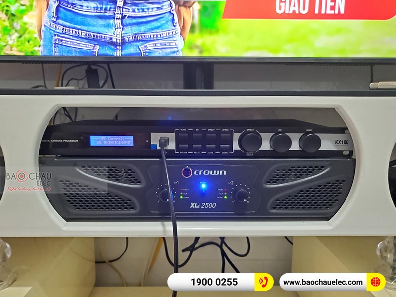 Dàn karaoke gia đình cô Dung 