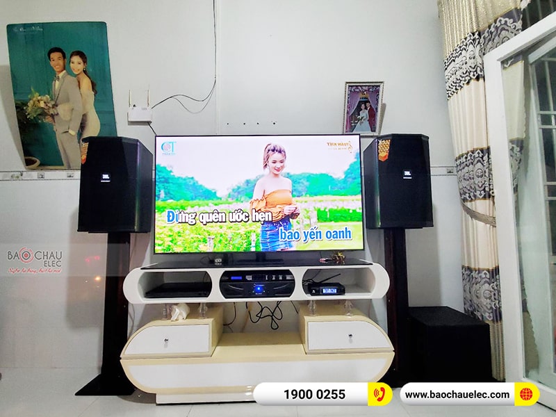 Dàn karaoke gia đình cô Dung 