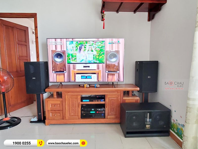 Dàn karaoke gia đình anh Khải