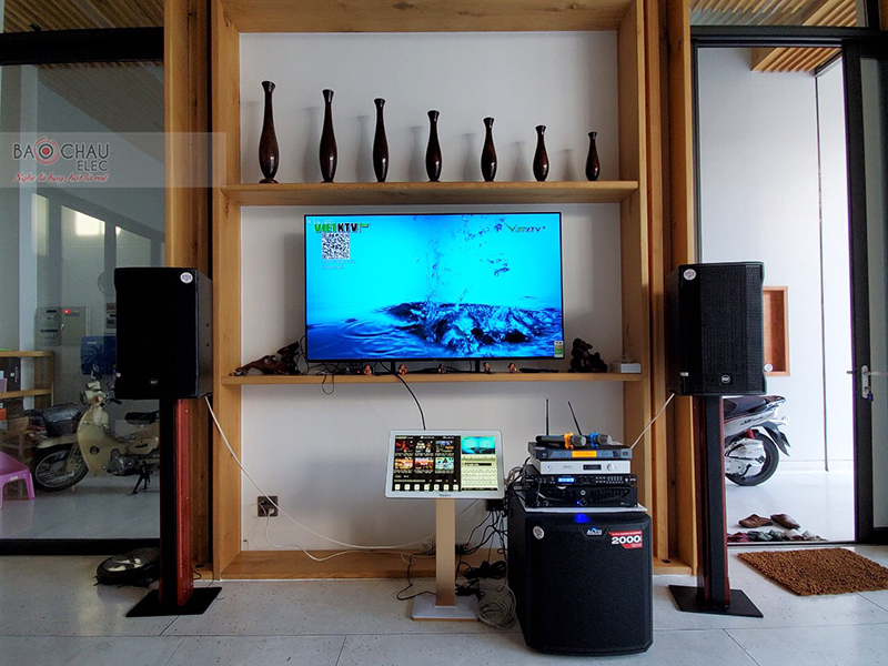 D&agrave;n karaoke gia đ&igrave;nh chị Ngọc h6