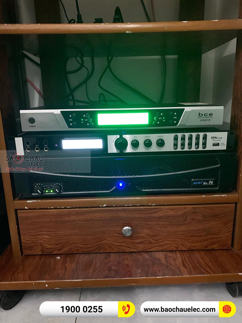 Dàn karaoke gia đình anh Bằng 