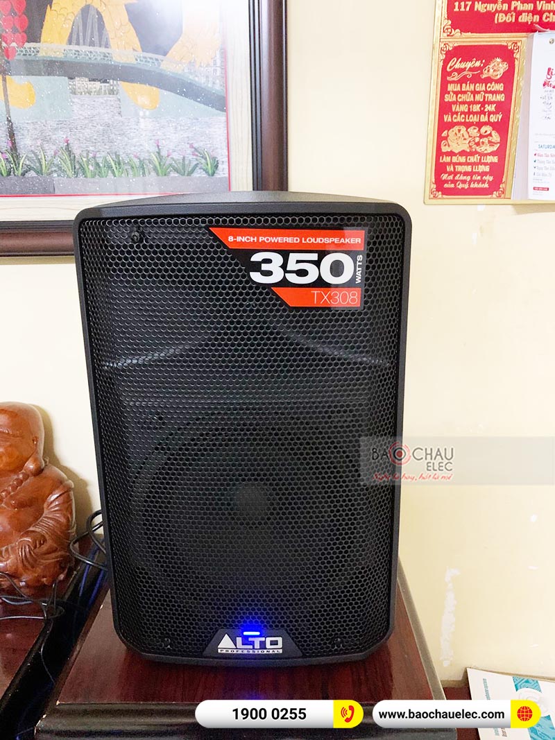 Dàn karaoke gia đình anh Hà