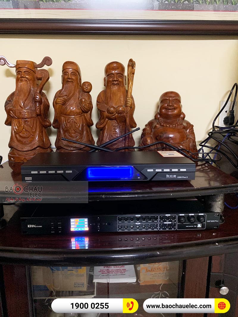 Dàn karaoke gia đình anh Hà