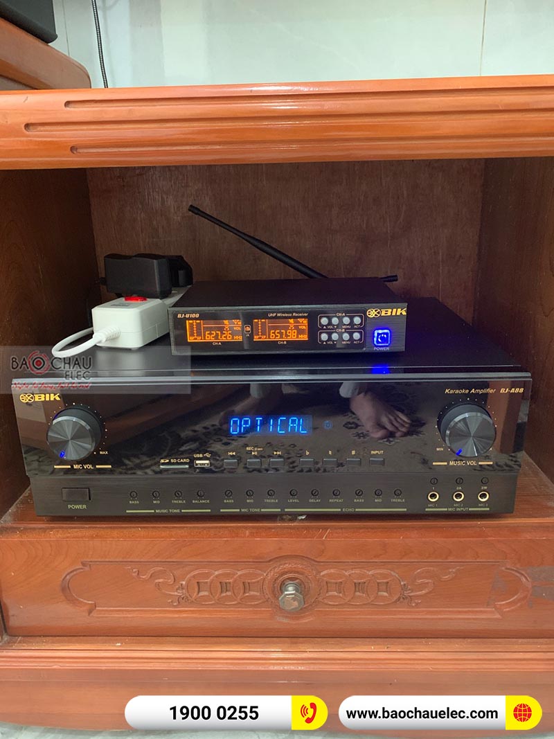 Dàn karaoke gia đình anh Long
