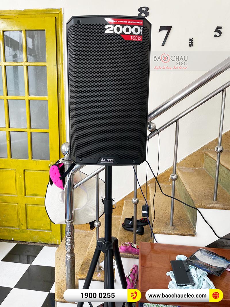 Dàn karaoke gia đình anh Nam