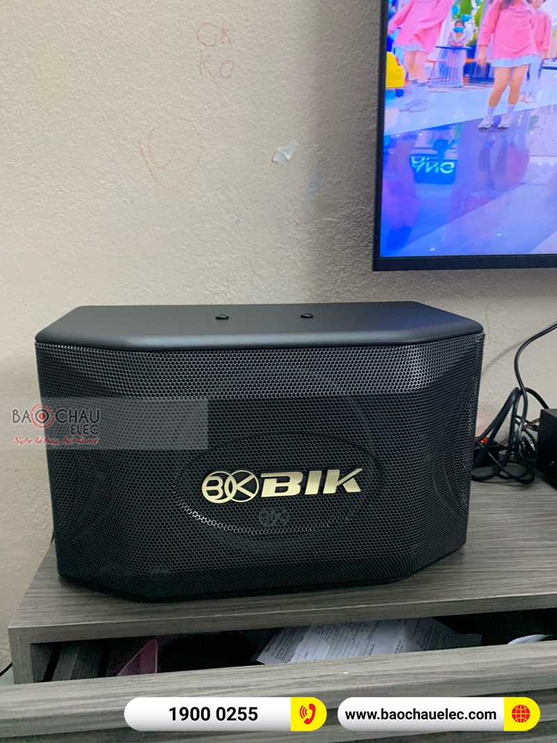 Dàn karaoke gia đình anh Vũ