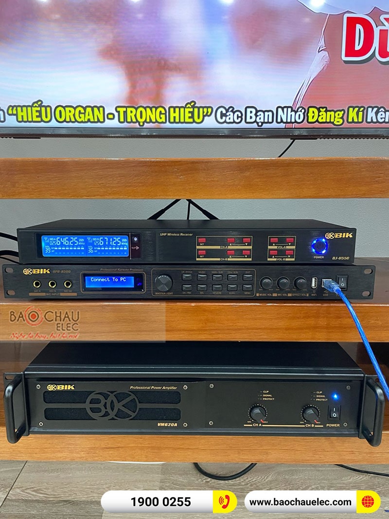 Dàn karaoke gia đình anh Hùng