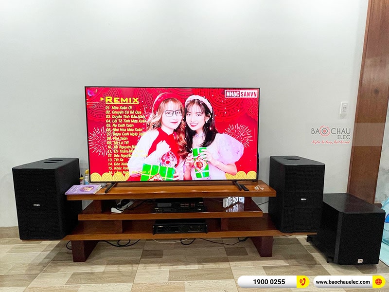 Dàn karaoke gia đình anh Hùng