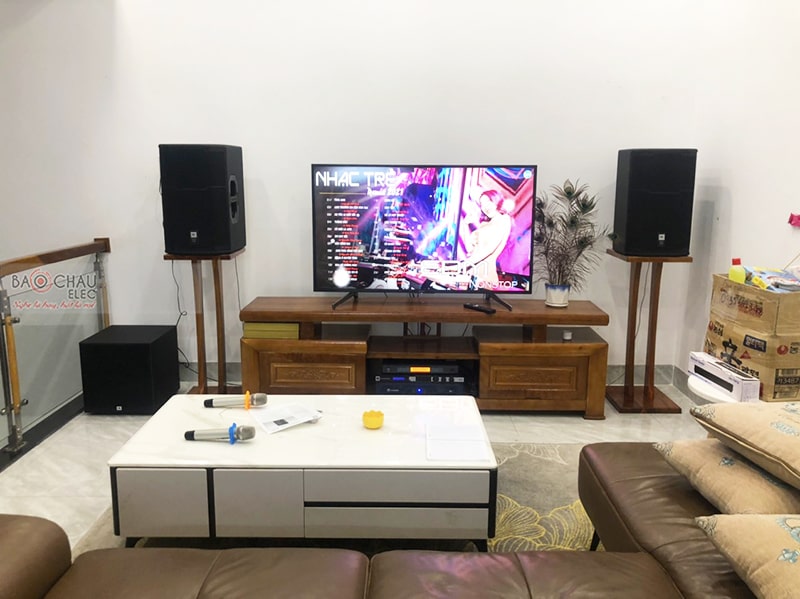 Dàn karaoke gia đình anh Hưng 