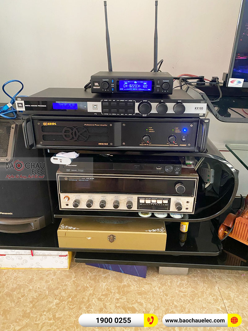 Dàn karaoke gia đình anh Linh