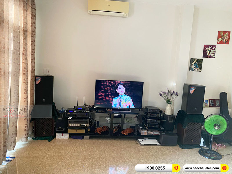 Dàn karaoke gia đình anh Linh