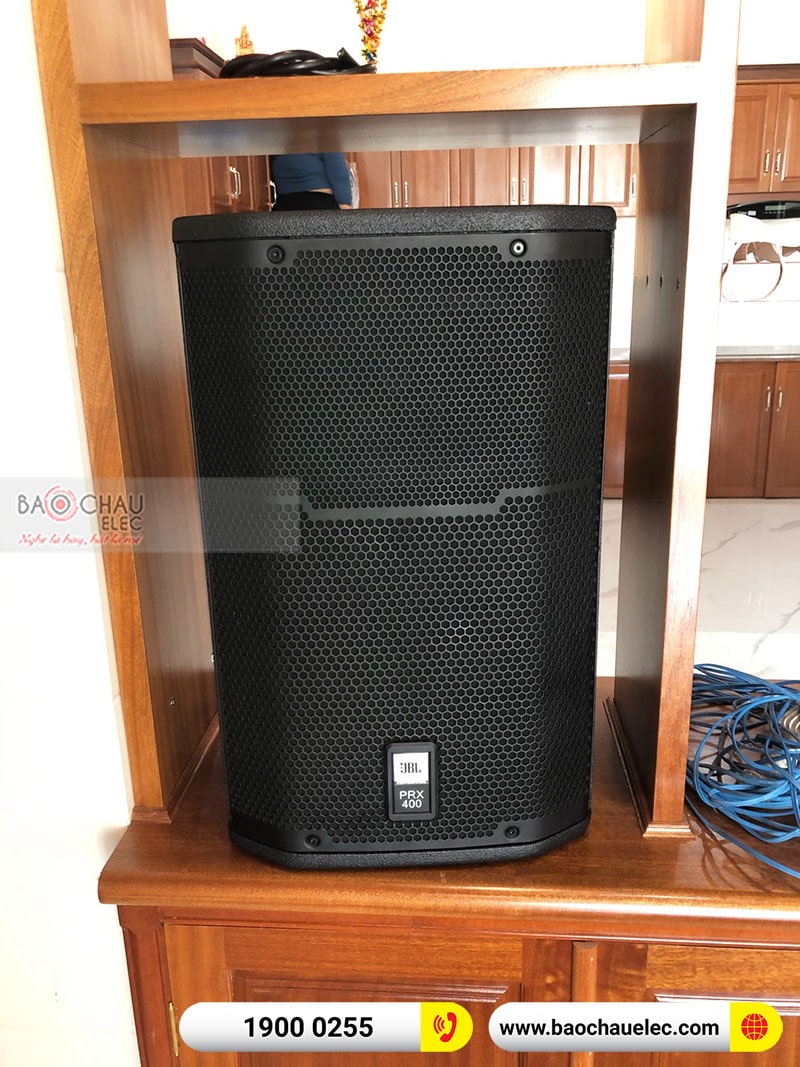 Dàn karaoke gia đình anh Tú