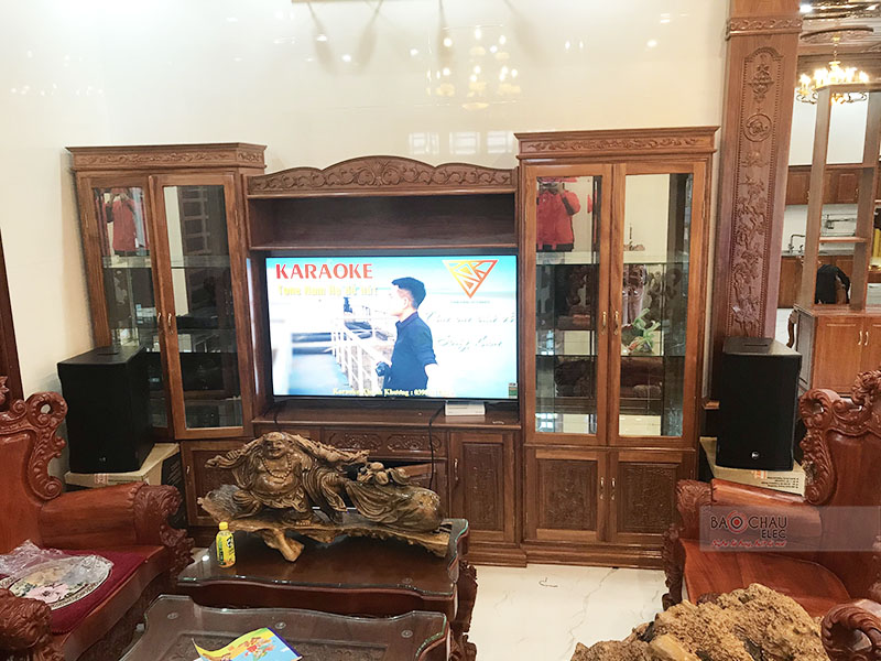Dàn karaoke gia đình anh Tú h4