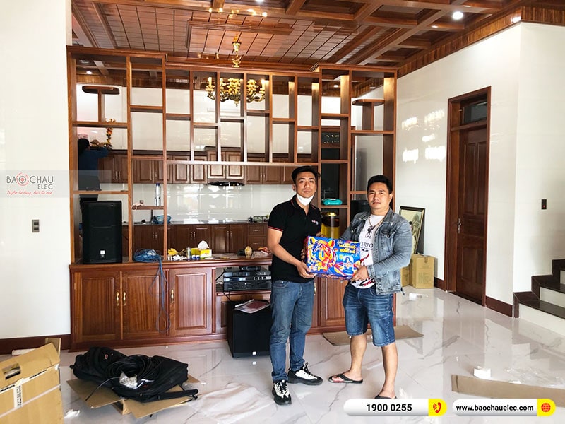 Dàn karaoke gia đình anh Tú