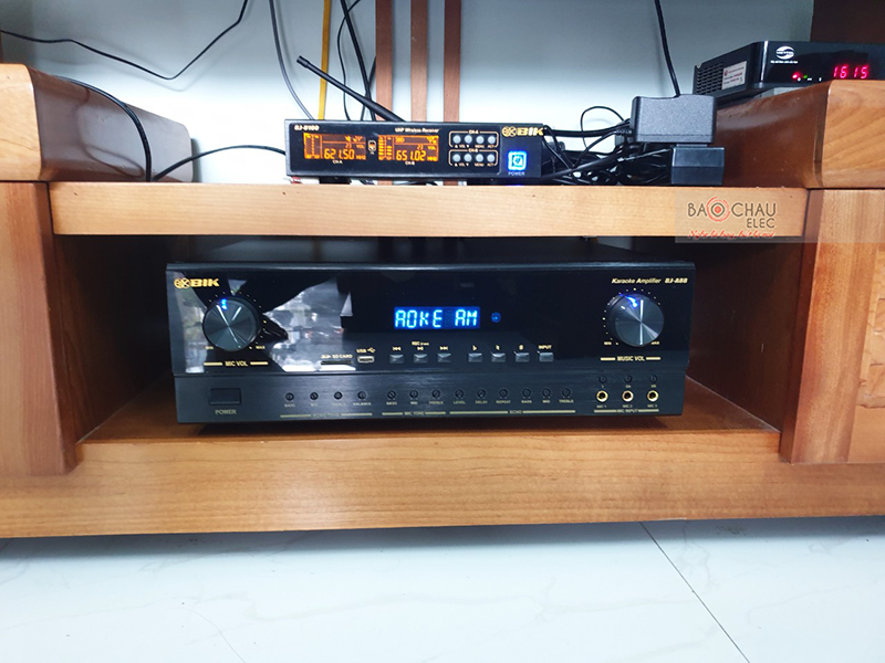 Dàn karaoke gia đình anh Ý h2