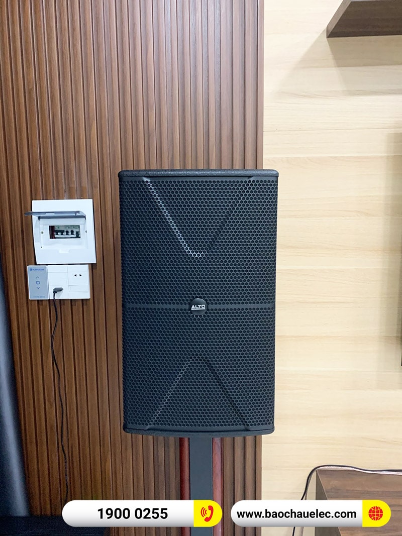 Dàn karaoke gia đình chị Ly