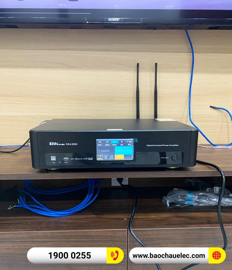 Dàn karaoke gia đình chị Ly