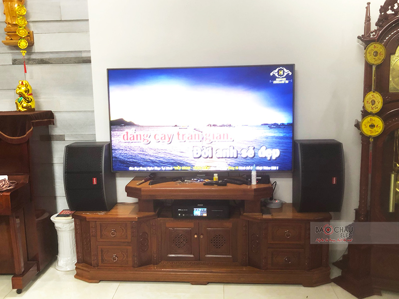 Dàn karaoke gia đình chị Nga