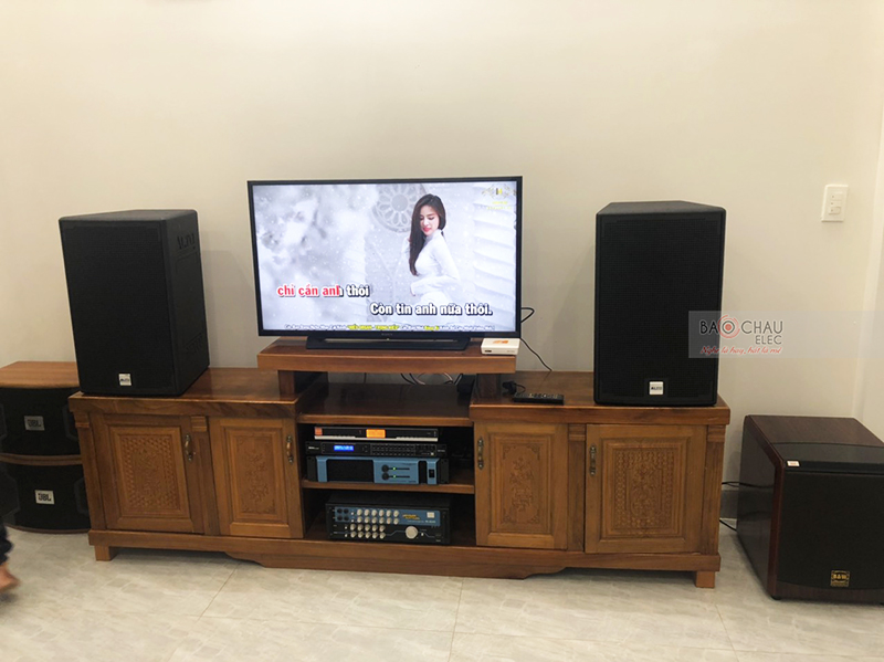 D&agrave;n karaoke gia đ&igrave;nh c&ocirc; Duy&ecirc;n h5