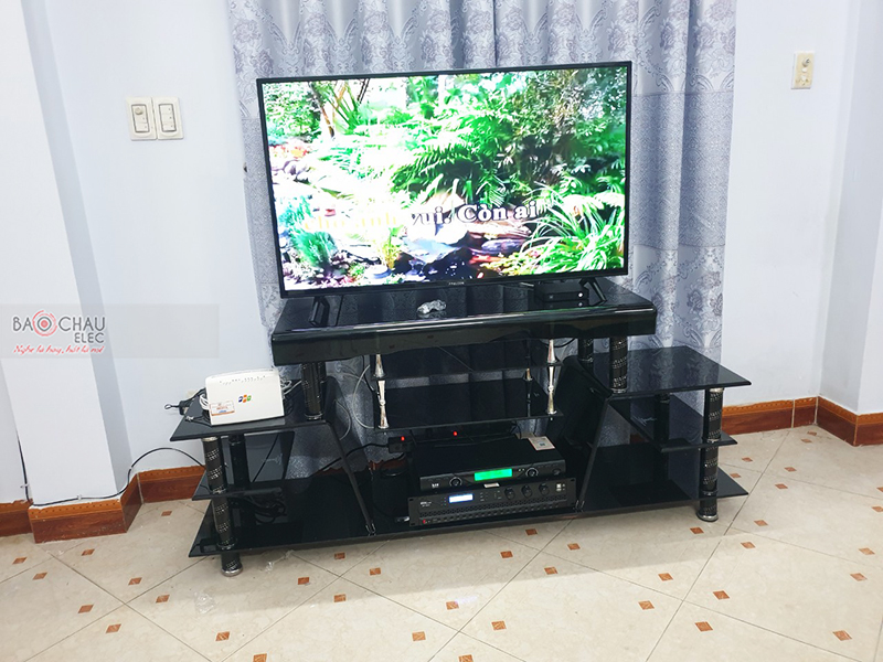Dàn karaoke gia đình cô Vân h3