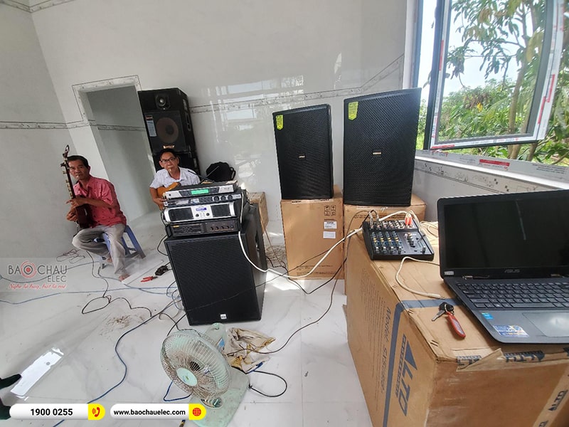 Dàn karaoke gia đình anh Sơn