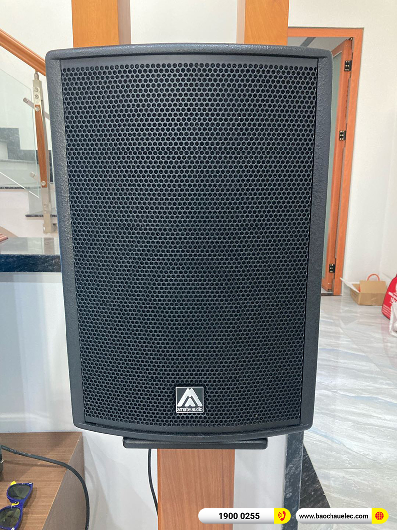 Dàn karaoke gia đình anh Tú