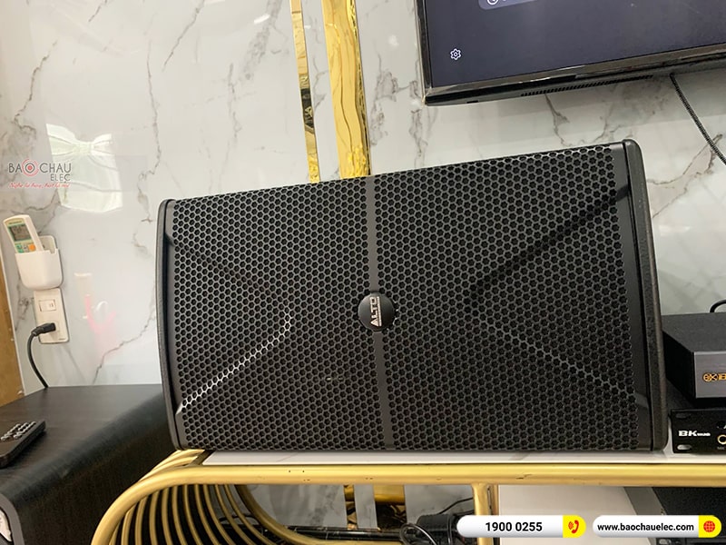 Dàn karaoke gia đình anh Thiều