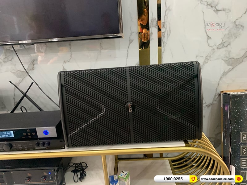 Dàn karaoke gia đình anh Thiều