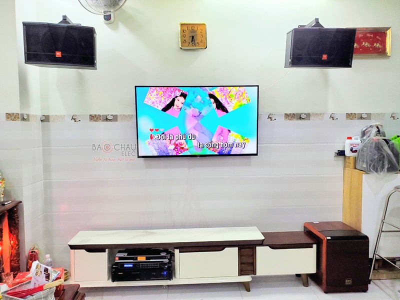 d&agrave;n karaoke gia đ&igrave;nh chị Trinh ở Ph&uacute; Nhuận h4