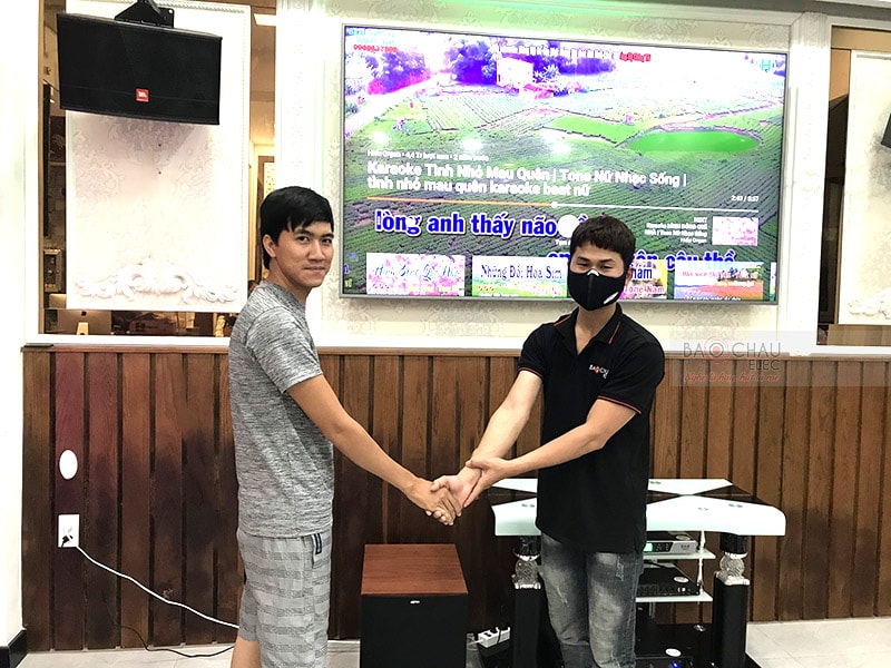 Dàn karaoke gia đình anh Hòa ở Quận 7 h6