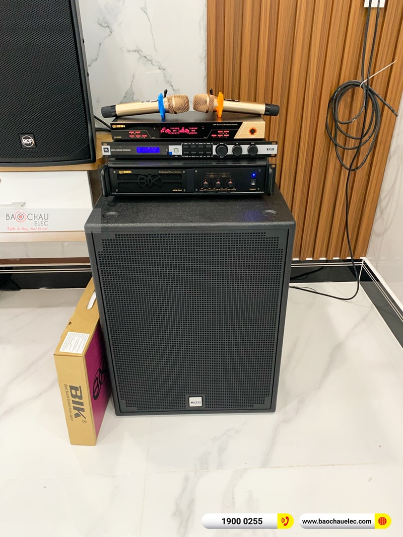 Dàn karaoke gia đình anh Bình