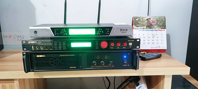 Dàn karaoke gia đình anh Hiếu 