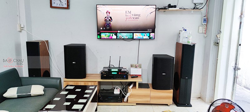 Dàn karaoke gia đình anh Hiếu 