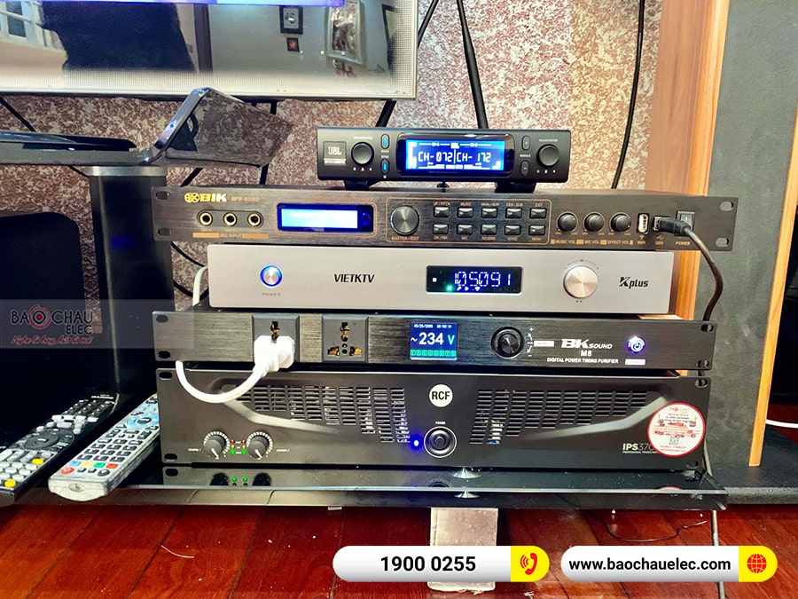 Dàn karaoke gia đình anh Trí