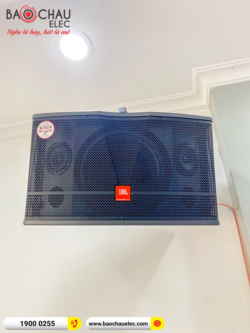 Dàn karaoke gia đình chị Hoa