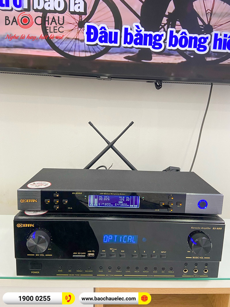 Dàn karaoke gia đình chị Hoa
