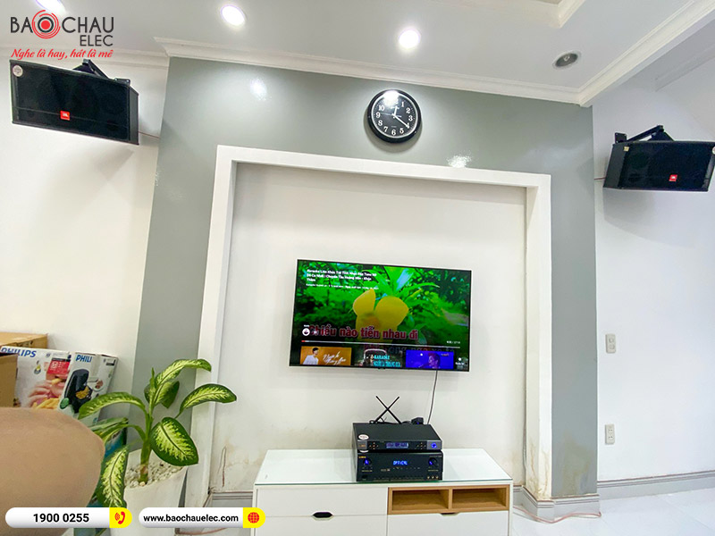 Dàn karaoke gia đình chị Hoa