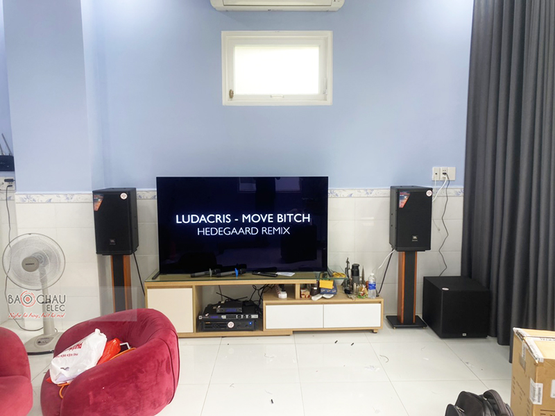 Dàn karaoke gia đình chị Thảo