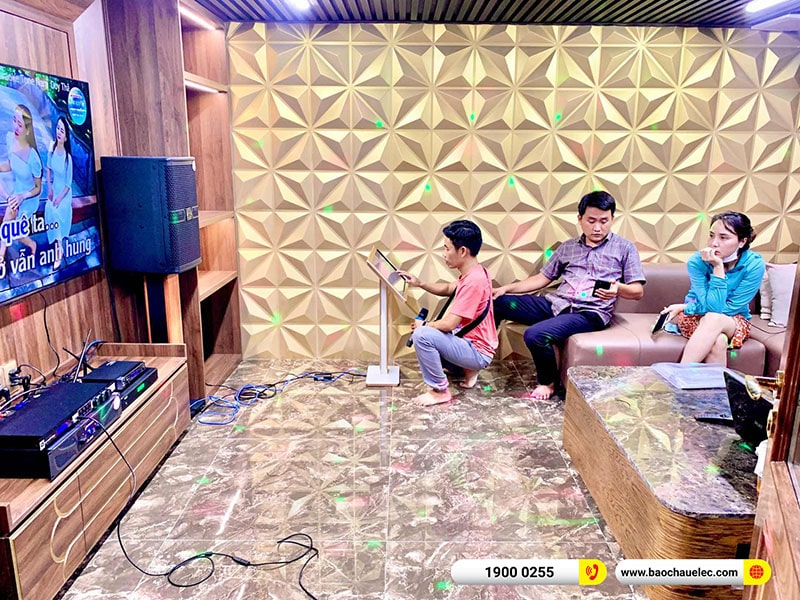 D&agrave;n karaoke gia đ&igrave;nh chị Trinh 