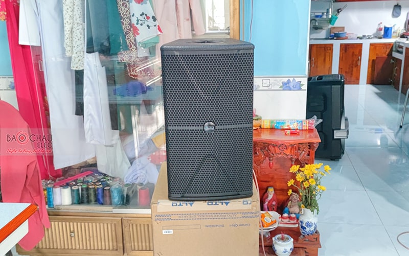 Dàn karaoke chú Thân